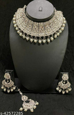 Have Beautiful And Stylish Jewellery Set Of Rhodium Plated