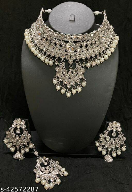 Have Beautiful And Stylish Jewellery Set Of Rhodium Plated