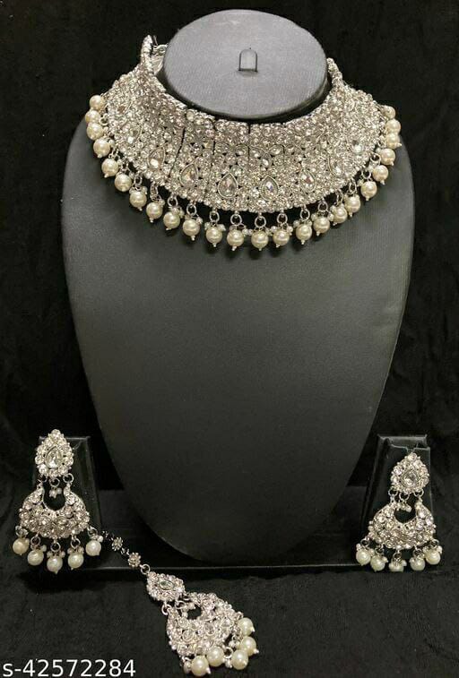 Have Beautiful And Stylish Jewellery Set Of Rhodium Plated