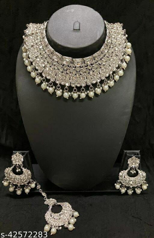 Have Beautiful And Stylish Jewellery Set Of Rhodium Plated