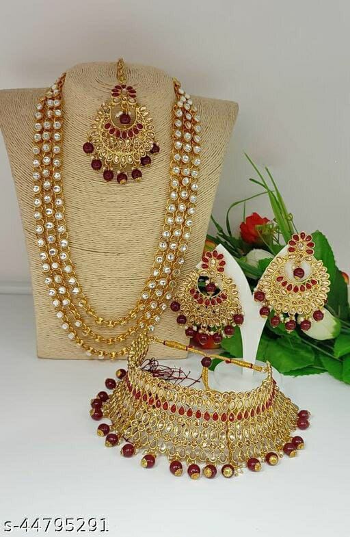 Enchanting Gold Plated Jewellery Set With Maangtika