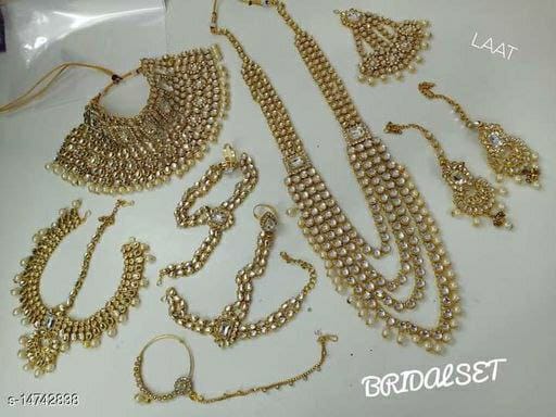 Look Like A Queen By Wearing This Beautiful Bridal Set