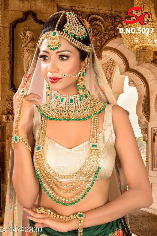 Look Like A Queen By Wearing This Beautiful Bridal Set