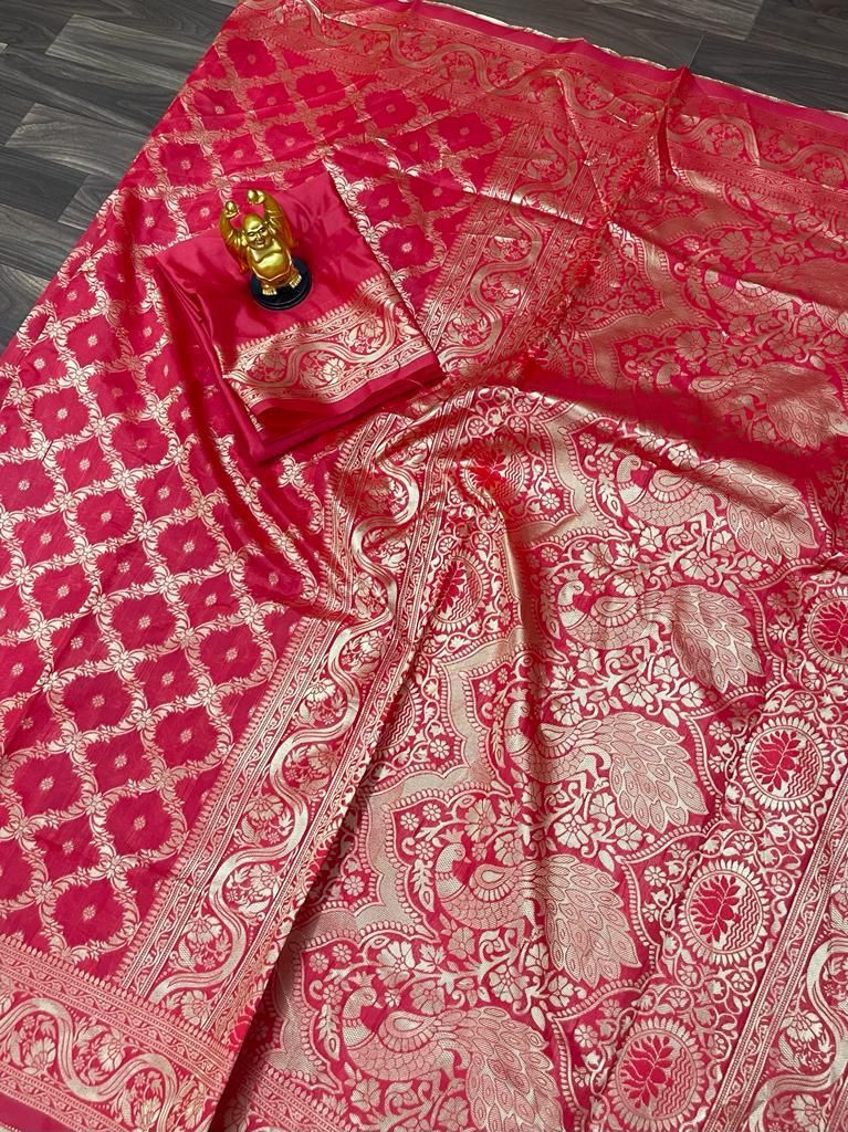 Presenting Red Colored Enchanting Yet Breathable Organic Banarasi Sarees For Intimate And Big Fat Indian Weddings, That Are Light On Your Skin And Uplift Your Wedding Shenanigans!